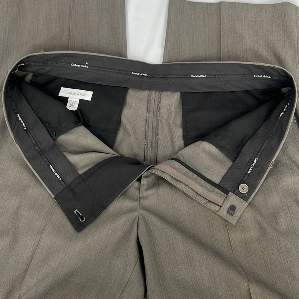 Calvin Klein Men’s Light Grey Striped Two-Piece Suit (44R, 38/30) - Picture 12 of 14